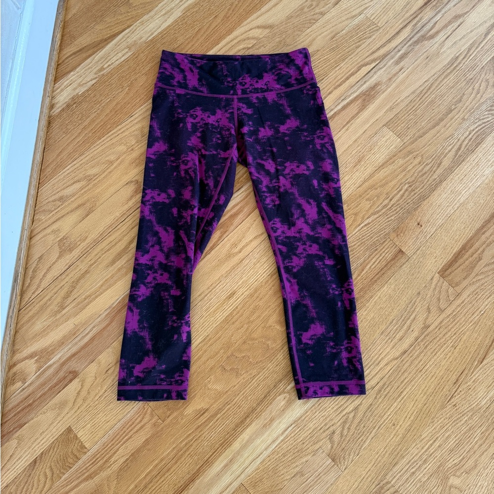 Lululemon capri leggings size 6 patterned pink